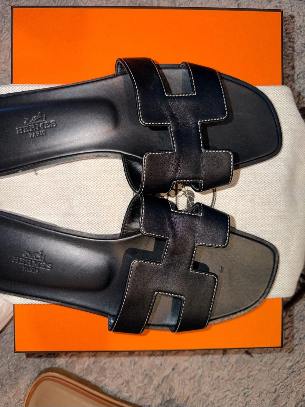Hermes Black Oran - Picture 4 of 4